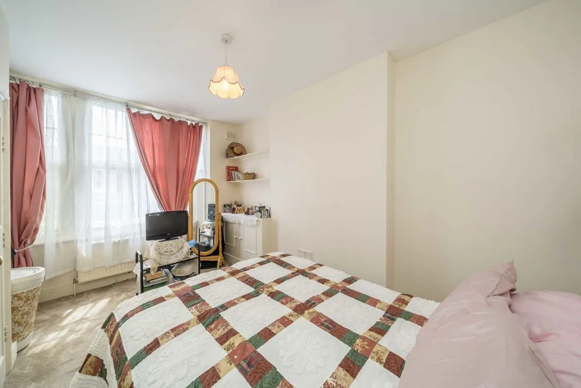 St. Julians Farm Road, SE27, photo 4