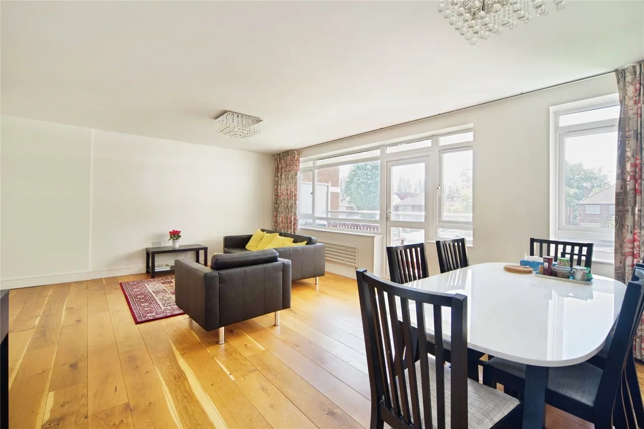 Regents Park Road, London, N3, photo 8