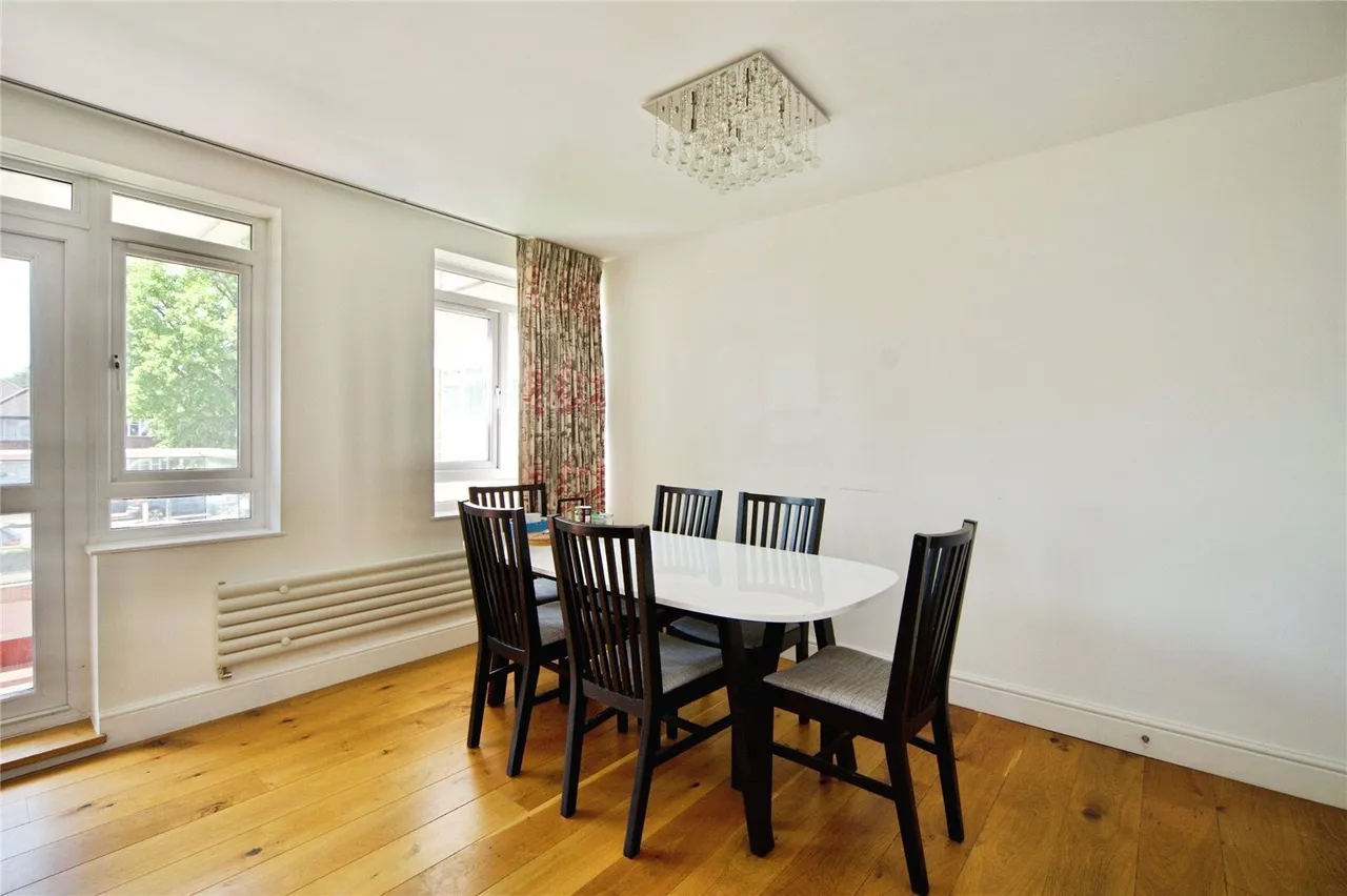 Regents Park Road, London, N3, photo 7