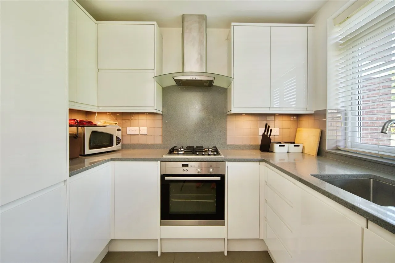Regents Park Road, London, N3, photo 10