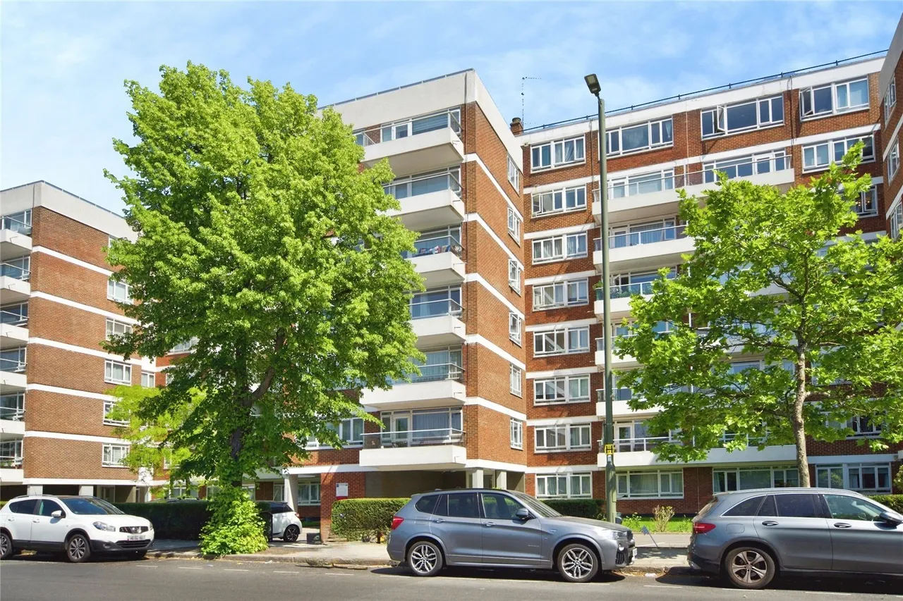 Regents Park Road, London, N3, photo 22