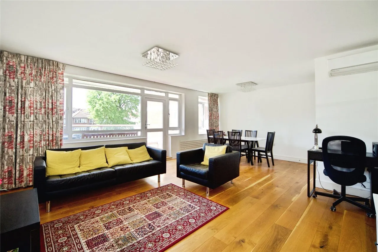 Regents Park Road, London, N3, photo 5