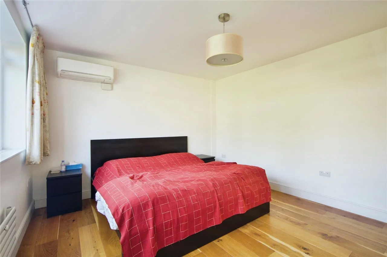 Regents Park Road, London, N3, photo 13