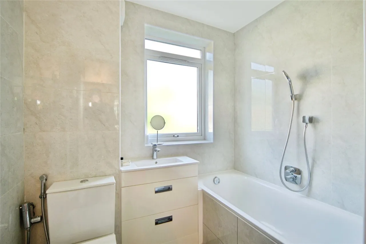 Regents Park Road, London, N3, photo 14
