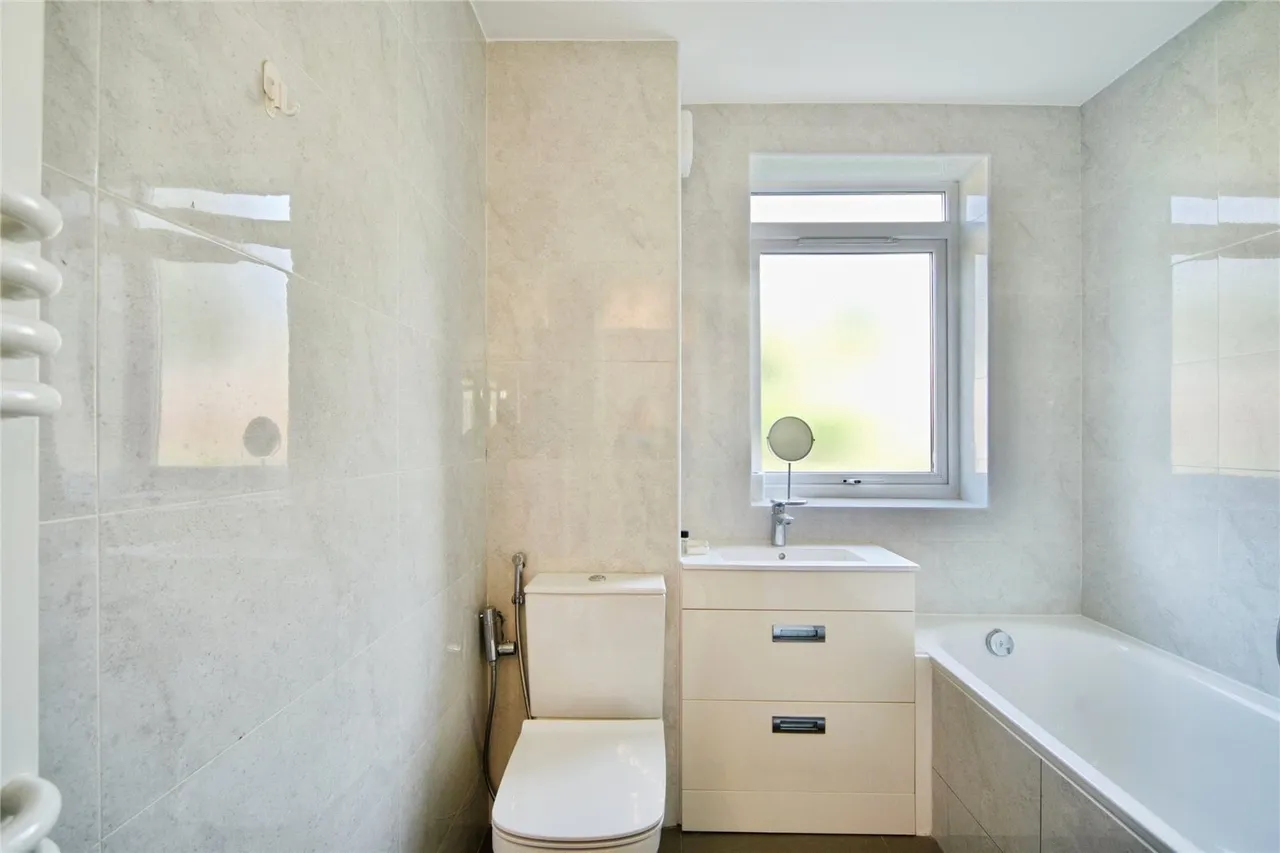 Regents Park Road, London, N3, photo 15