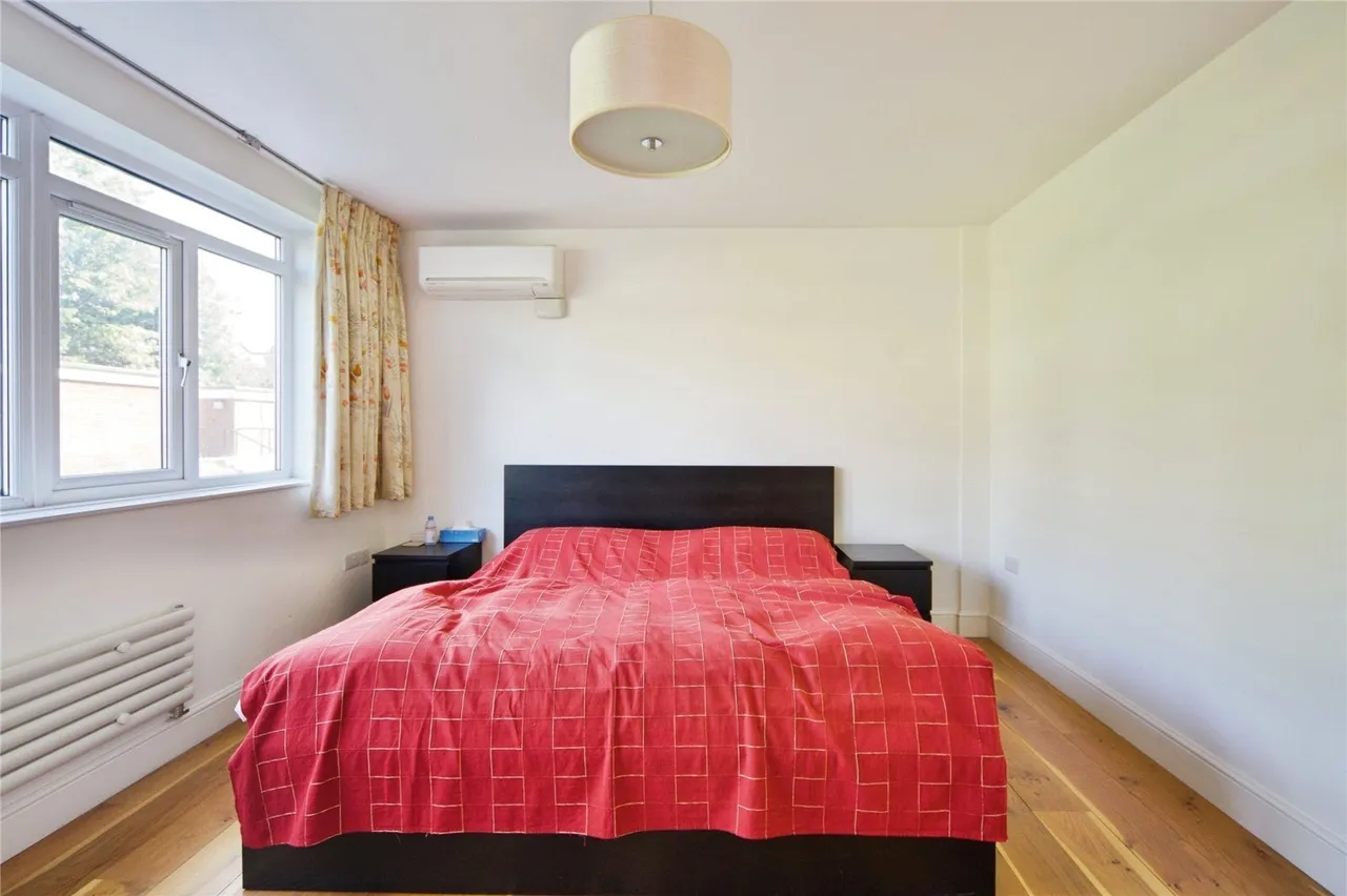 Regents Park Road, London, N3, photo 12