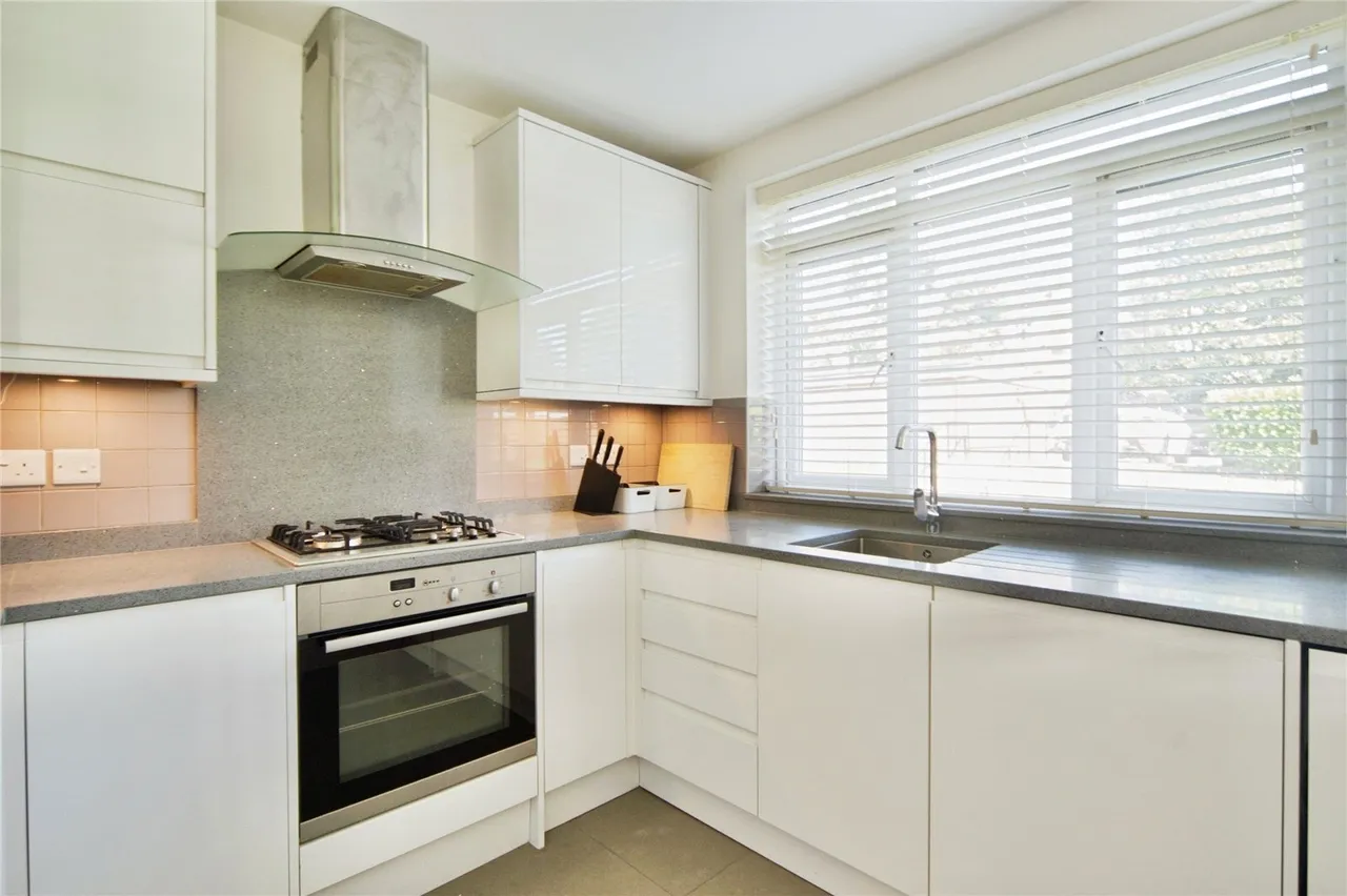 Regents Park Road, London, N3, photo 3