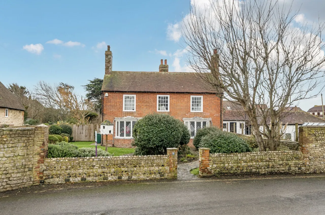 5 bed property for sale, West Street, Selsey, PO20