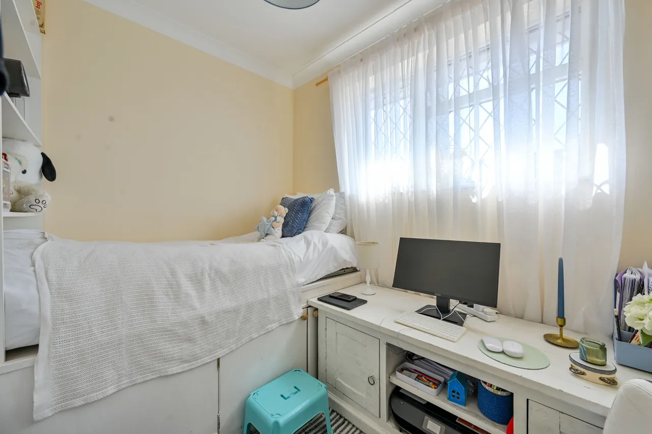 182 Cygnet Avenue, Feltham, photo 8