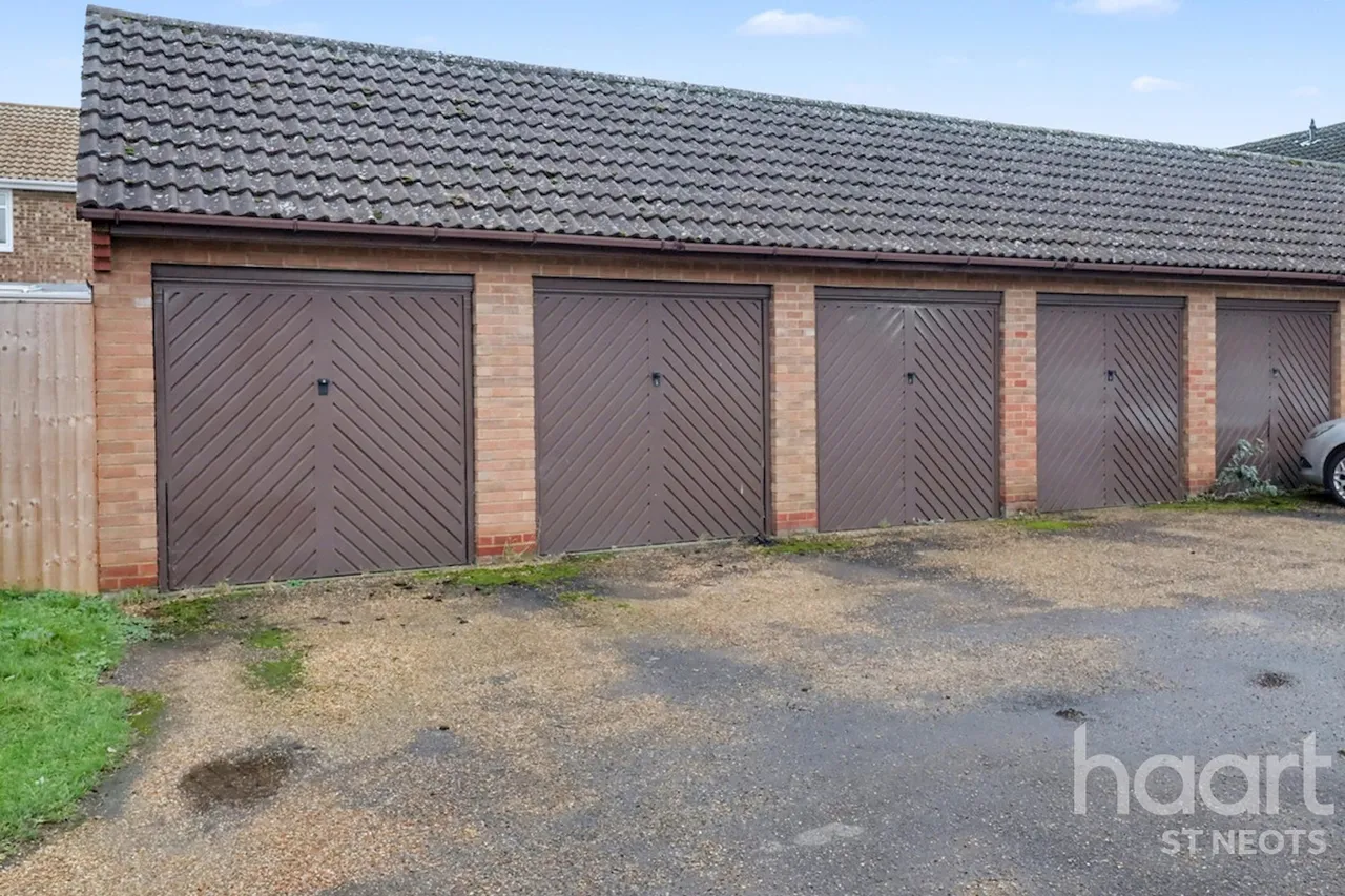 Paxton Court, Little Paxton, PE19, photo 10