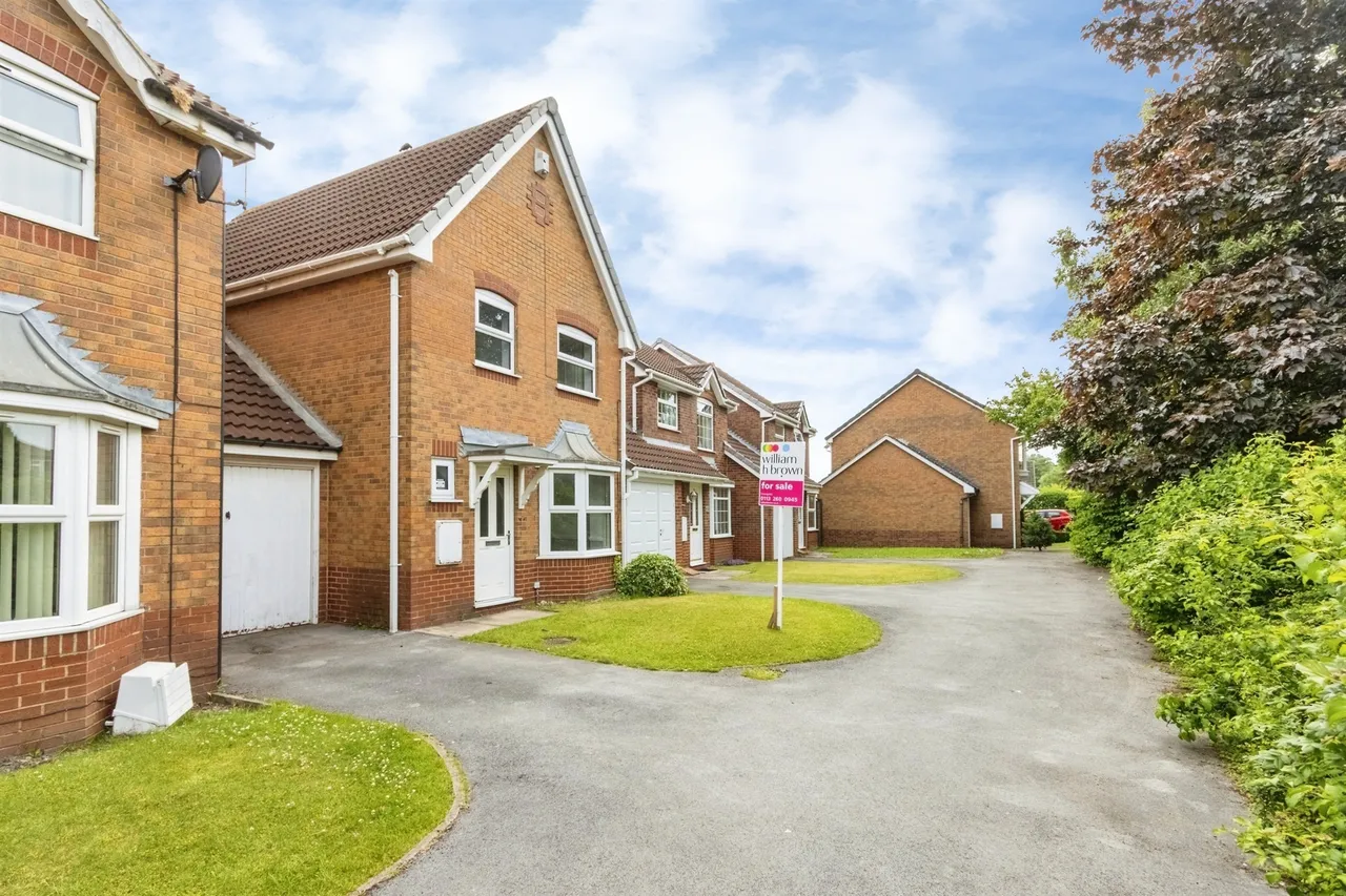 3 bed house for sale — Silkstone Court, Leeds