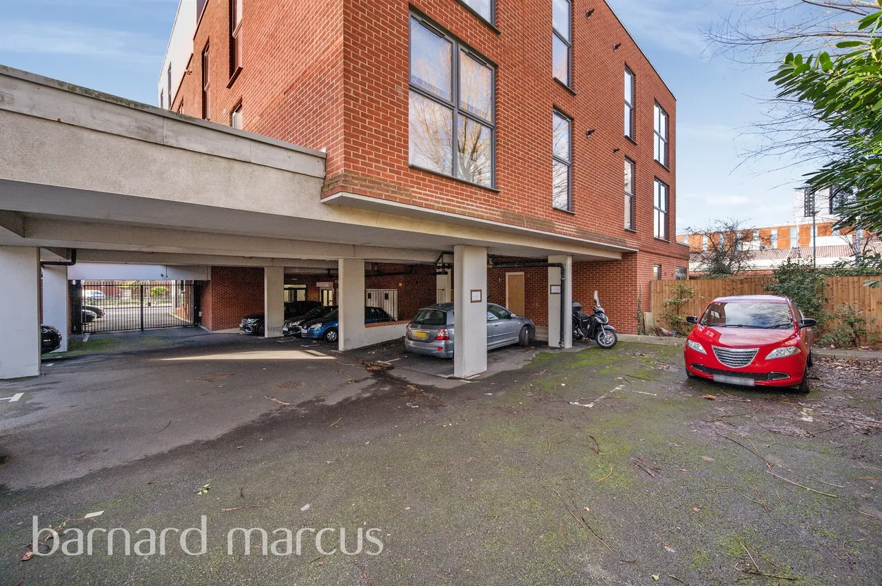 Garratt Lane, London, SW18, photo 11