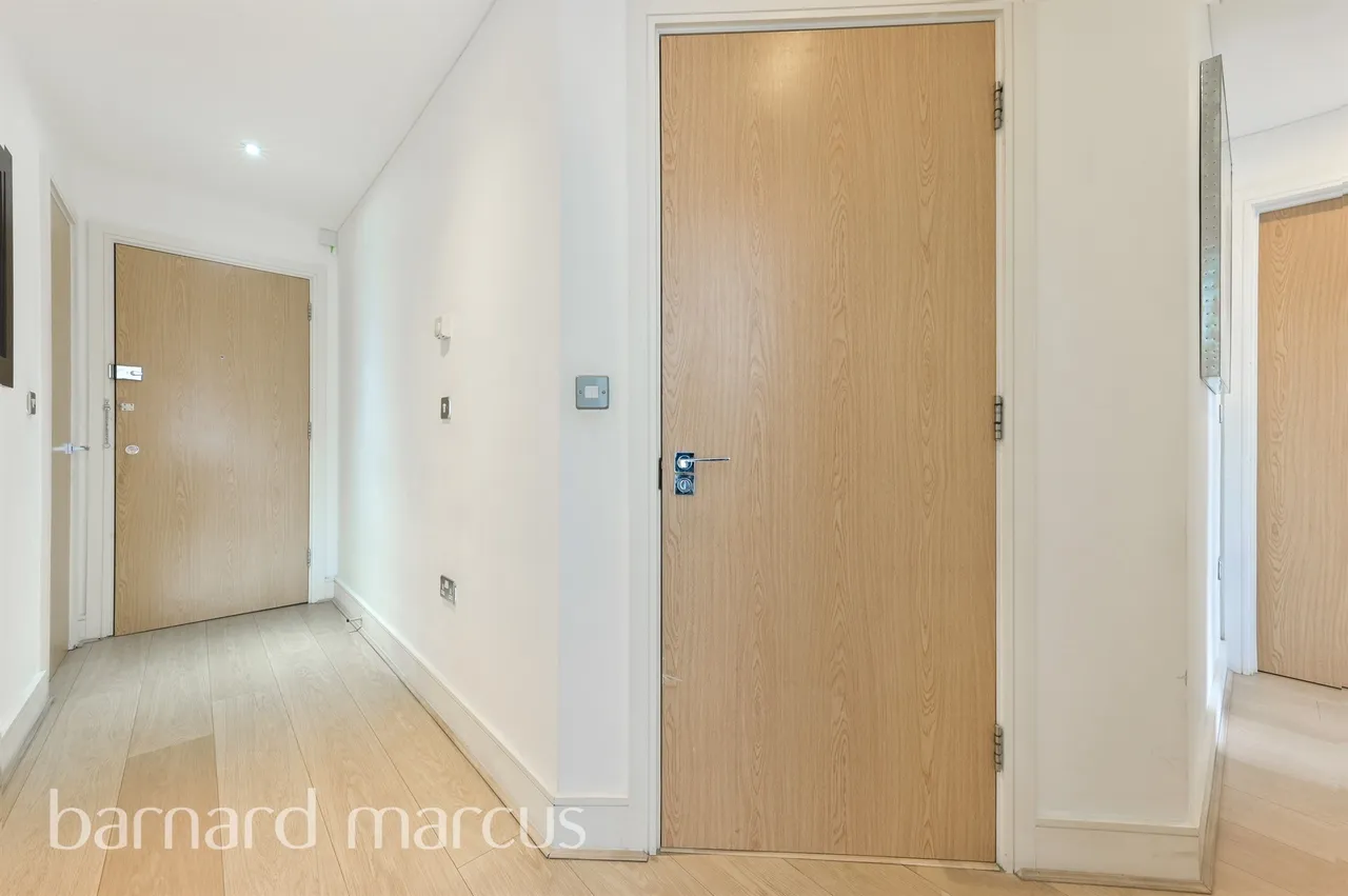 Garratt Lane, London, SW18, photo 6