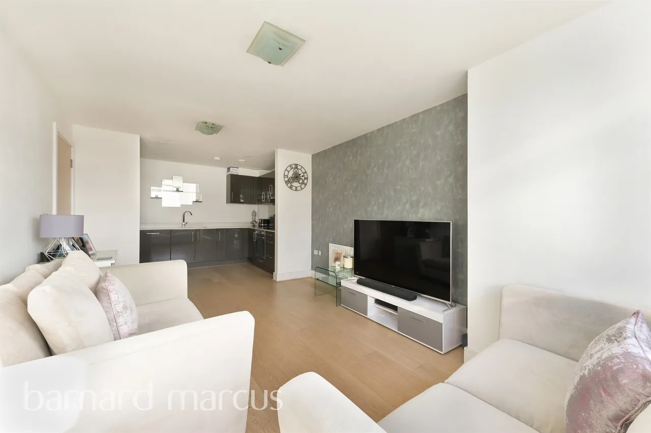 Garratt Lane, London, SW18, photo 3