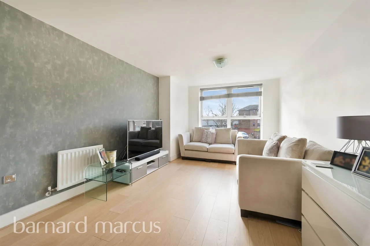 2 bed flat for sale, Garratt Lane, London, SW18