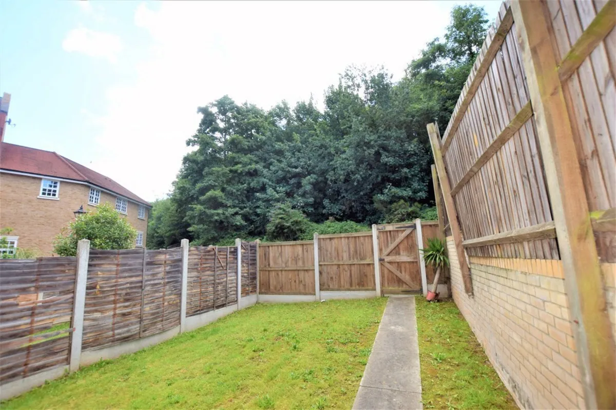 Albany Gardens, Essex, Colchester, CO2 8HQ, photo 11
