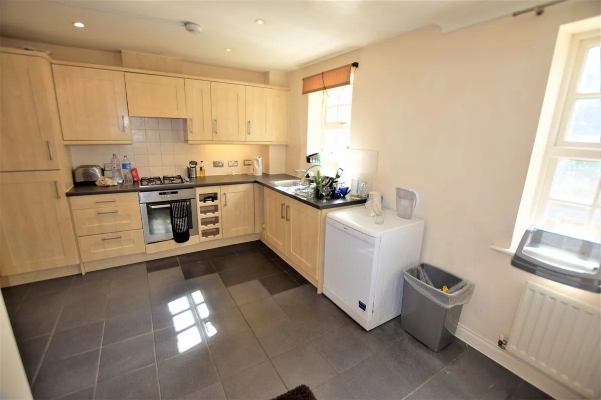 Albany Gardens, Essex, Colchester, CO2 8HQ, photo 3