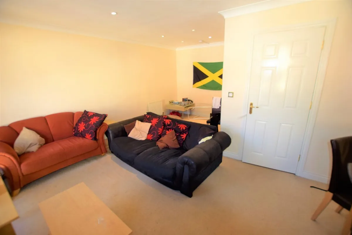 Albany Gardens, Essex, Colchester, CO2 8HQ, photo 4