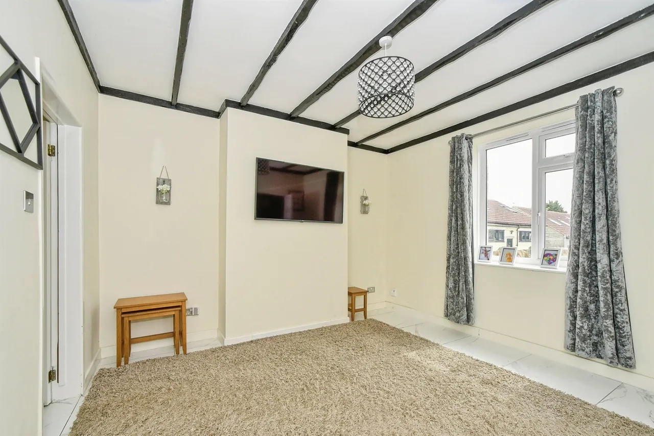 Pat-Yat Cottages, Kemble, GL7, photo 5