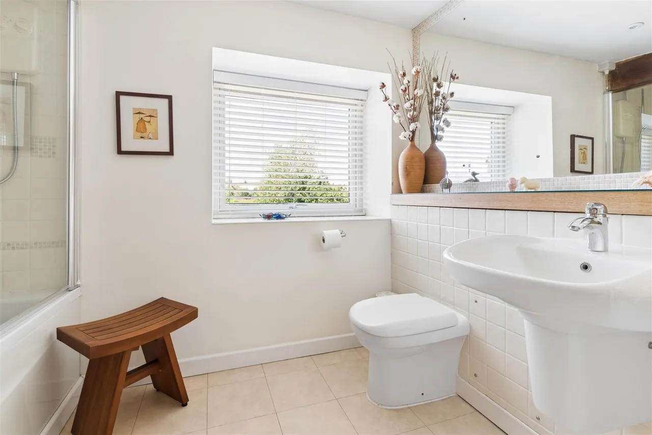 High Street, Haversham, photo 26