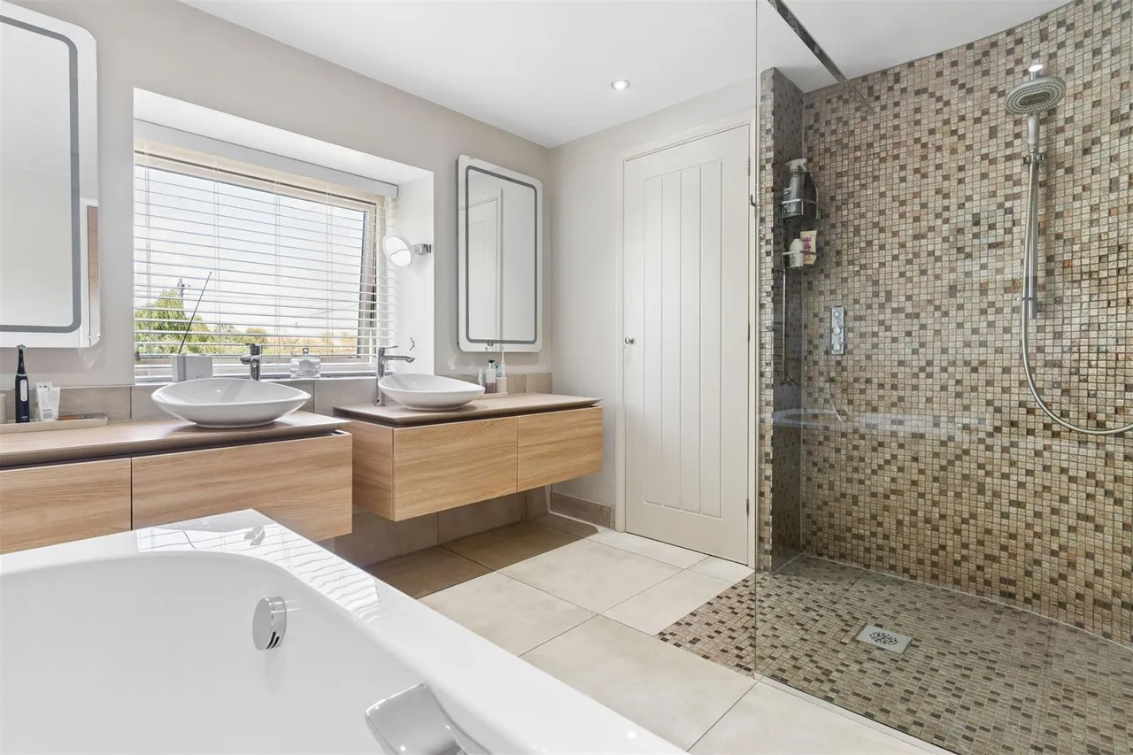 High Street, Haversham, photo 21