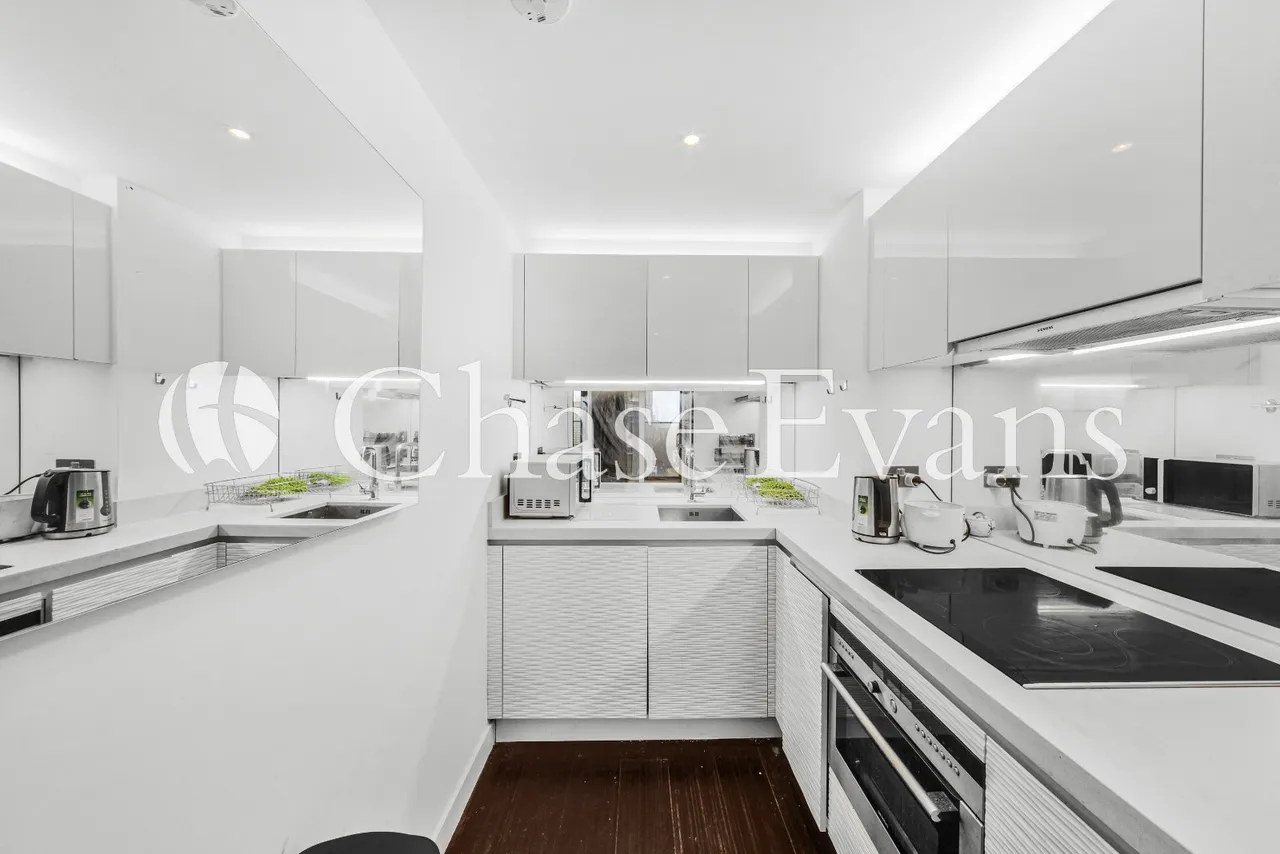 Pan Peninsula, Canary Wharf, E14, photo 2
