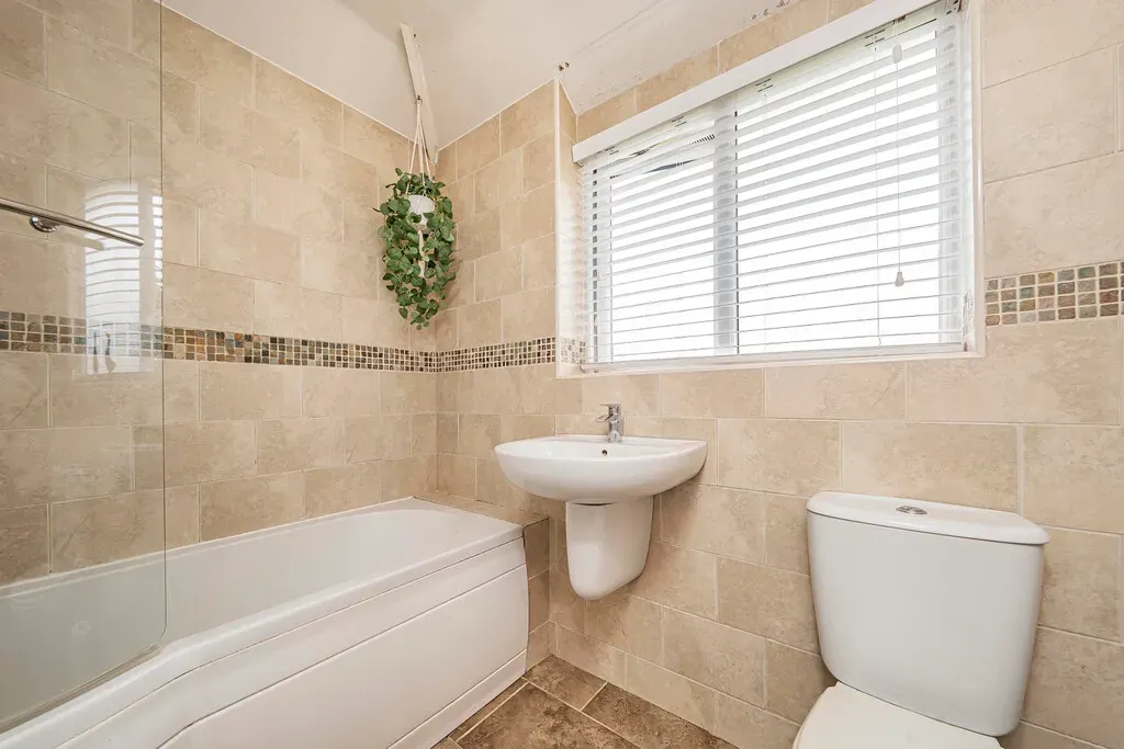 Acacia Avenue, Yiewsley, UB7, photo 24