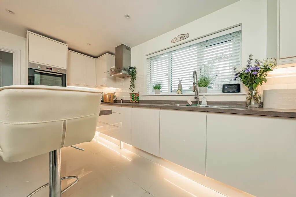 Acacia Avenue, Yiewsley, UB7, photo 6