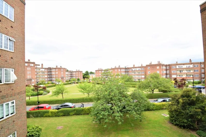 2 bed property to rent, Chiswick Village, W4