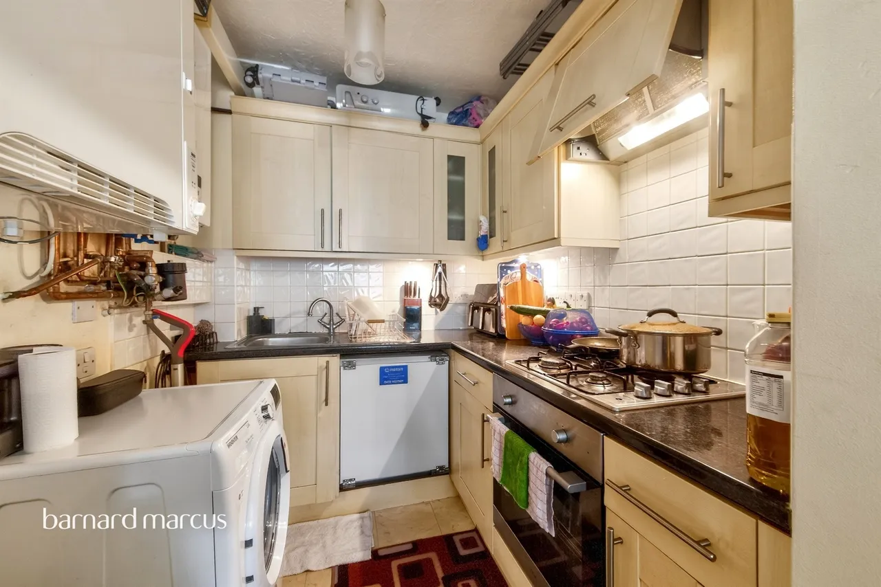 Oakleigh Park North, London, photo 2