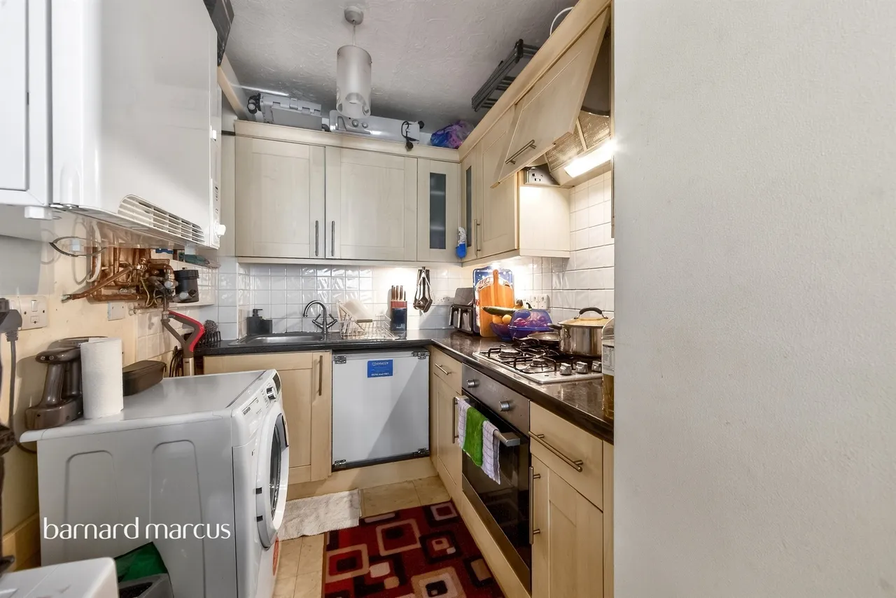 Oakleigh Park North, London, photo 9