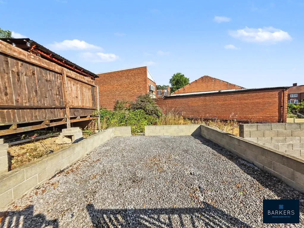 Throstle Nest, Batley WF17 7SN, photo 2