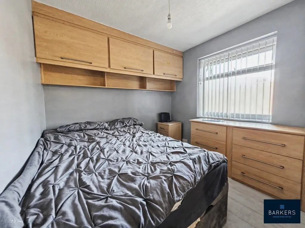 Throstle Nest, Batley WF17 7SN, photo 12