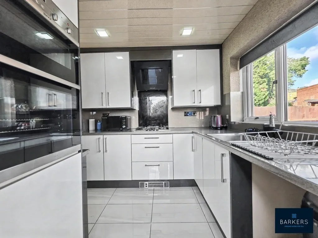 Throstle Nest, Batley WF17 7SN, photo 8