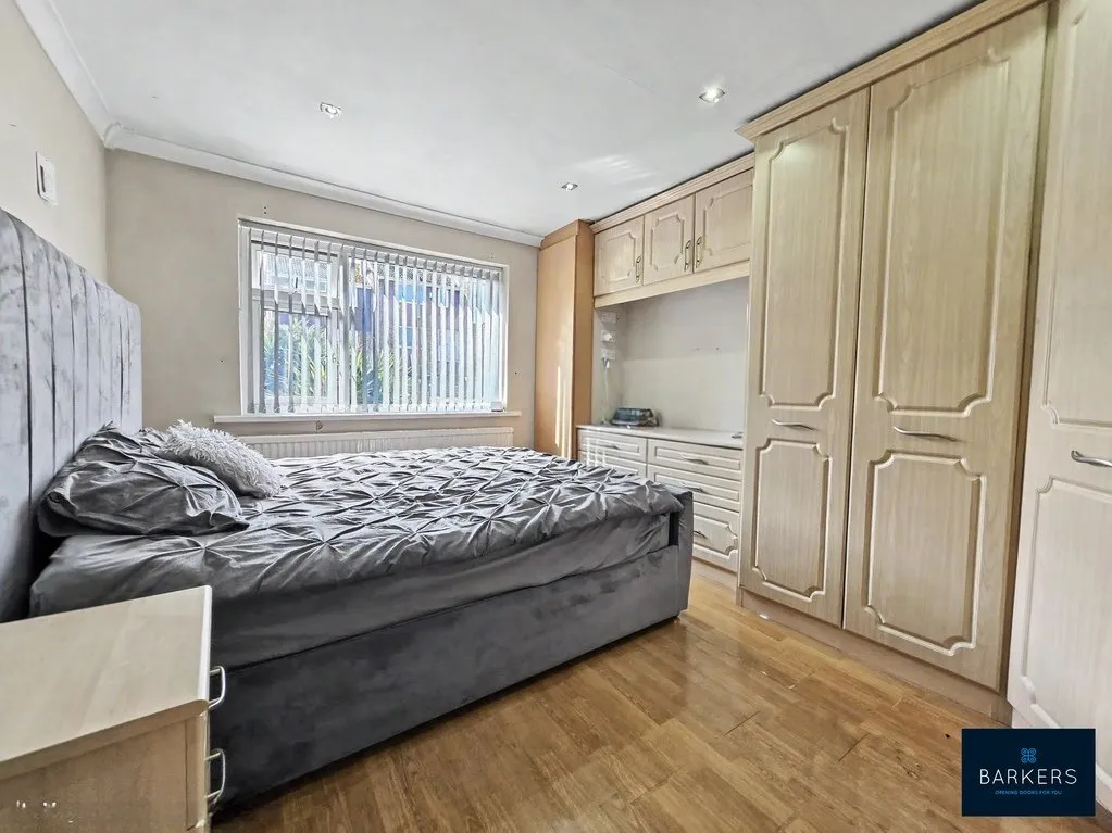 Throstle Nest, Batley WF17 7SN, photo 11