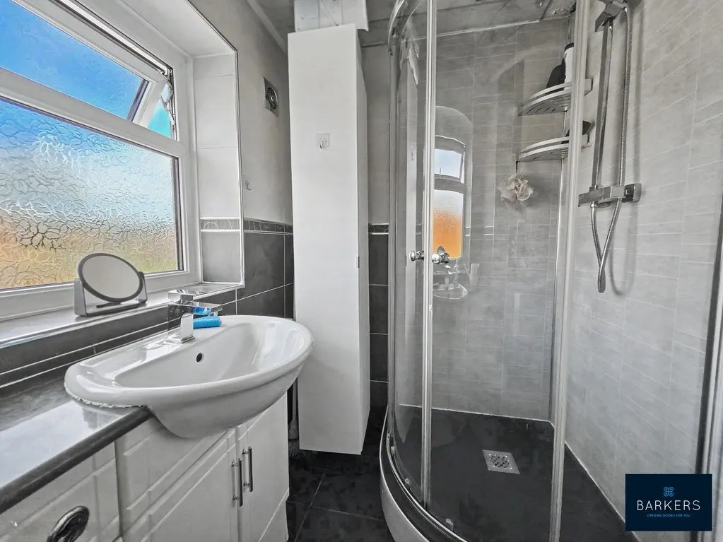 Throstle Nest, Batley WF17 7SN, photo 10