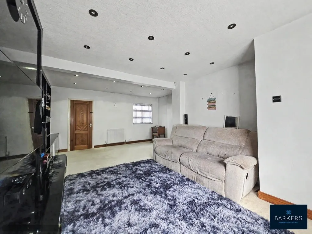 Throstle Nest, Batley WF17 7SN, photo 6