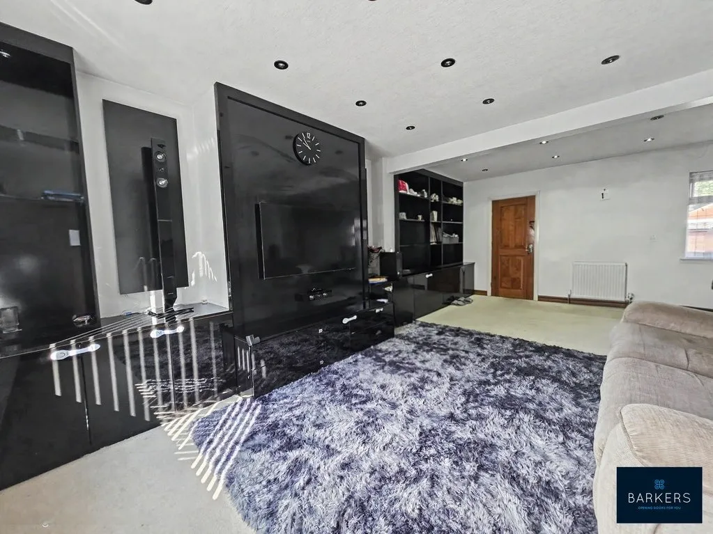 Throstle Nest, Batley WF17 7SN, photo 5