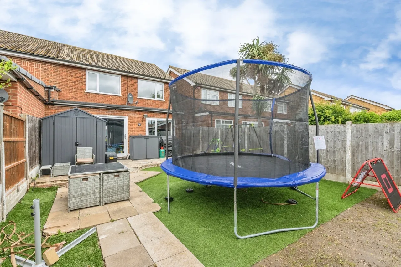 Maytree Close, Rainham, RM13, photo 21