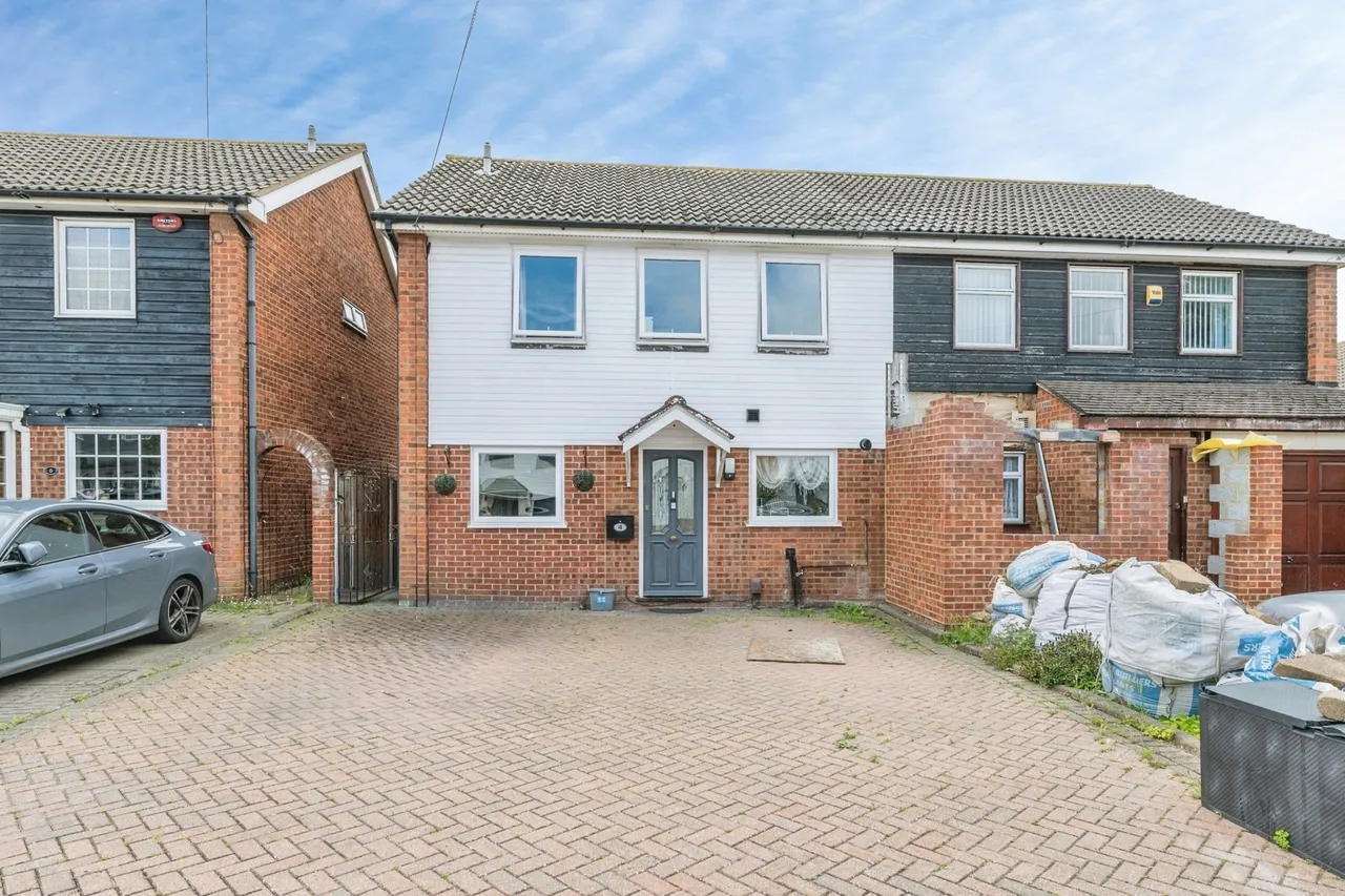 4 bed house for sale — Maytree Close, Rainham, RM13