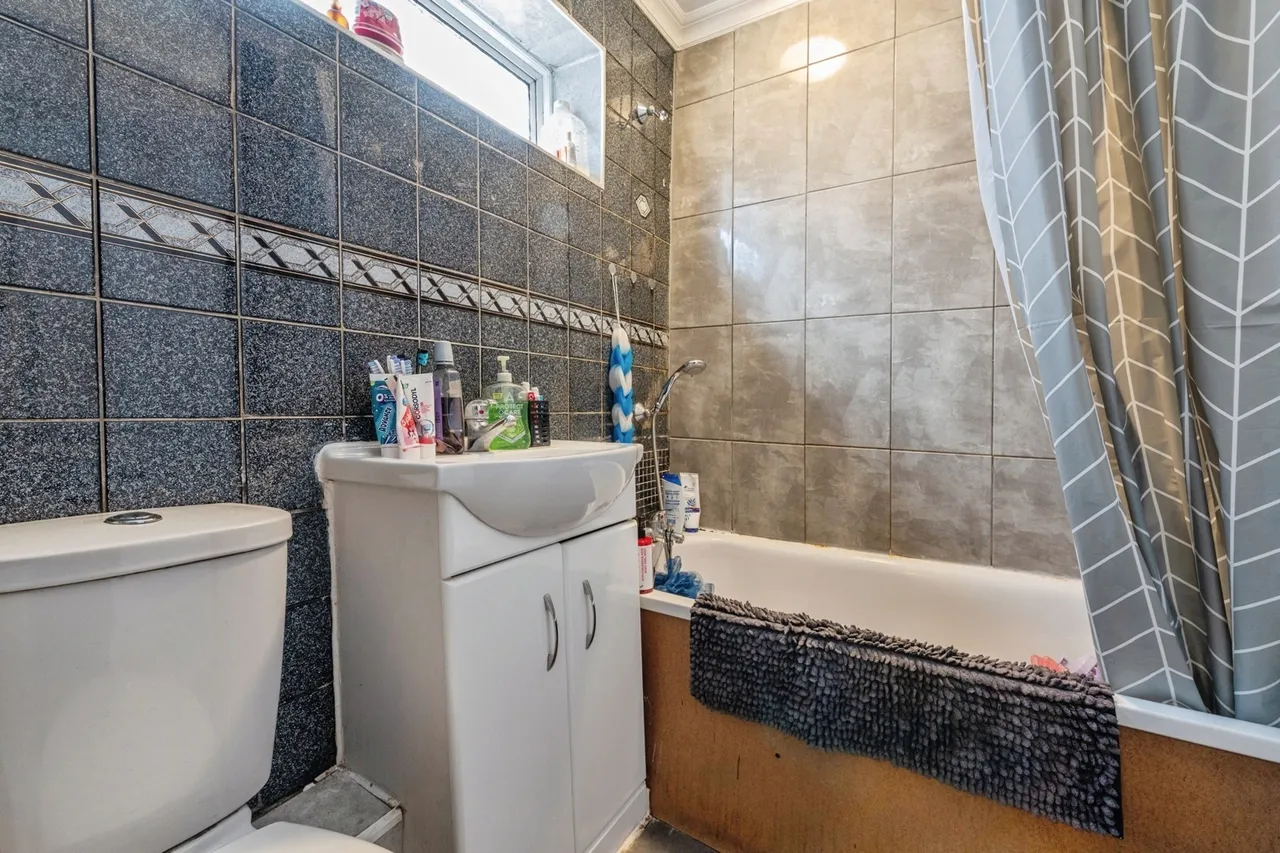 Maytree Close, Rainham, RM13, photo 8