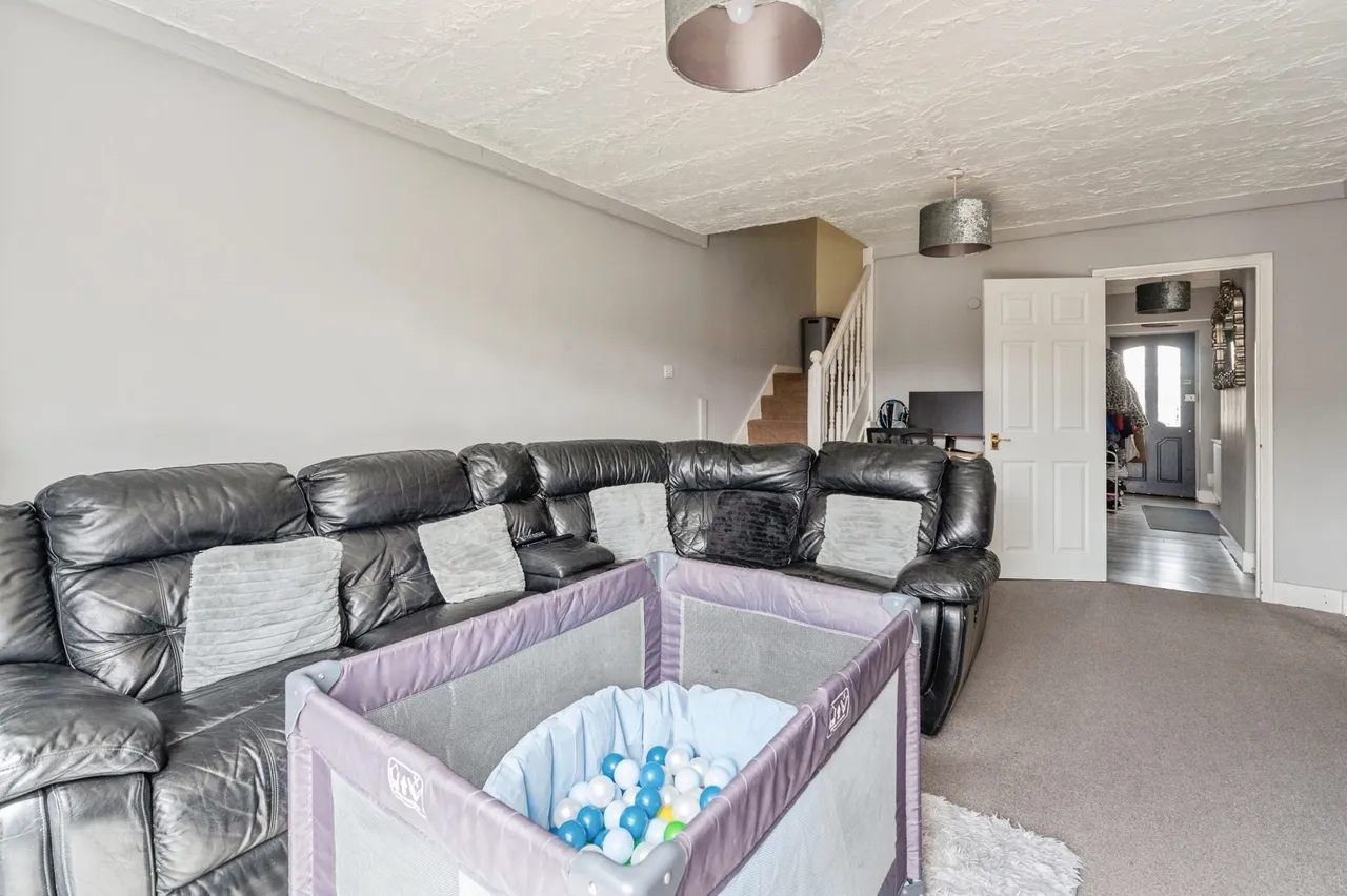 Maytree Close, Rainham, RM13, photo 3