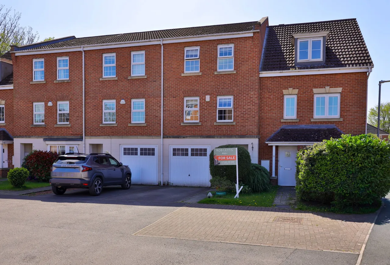 4 bed house for sale, Bintley Drive, Pocklington