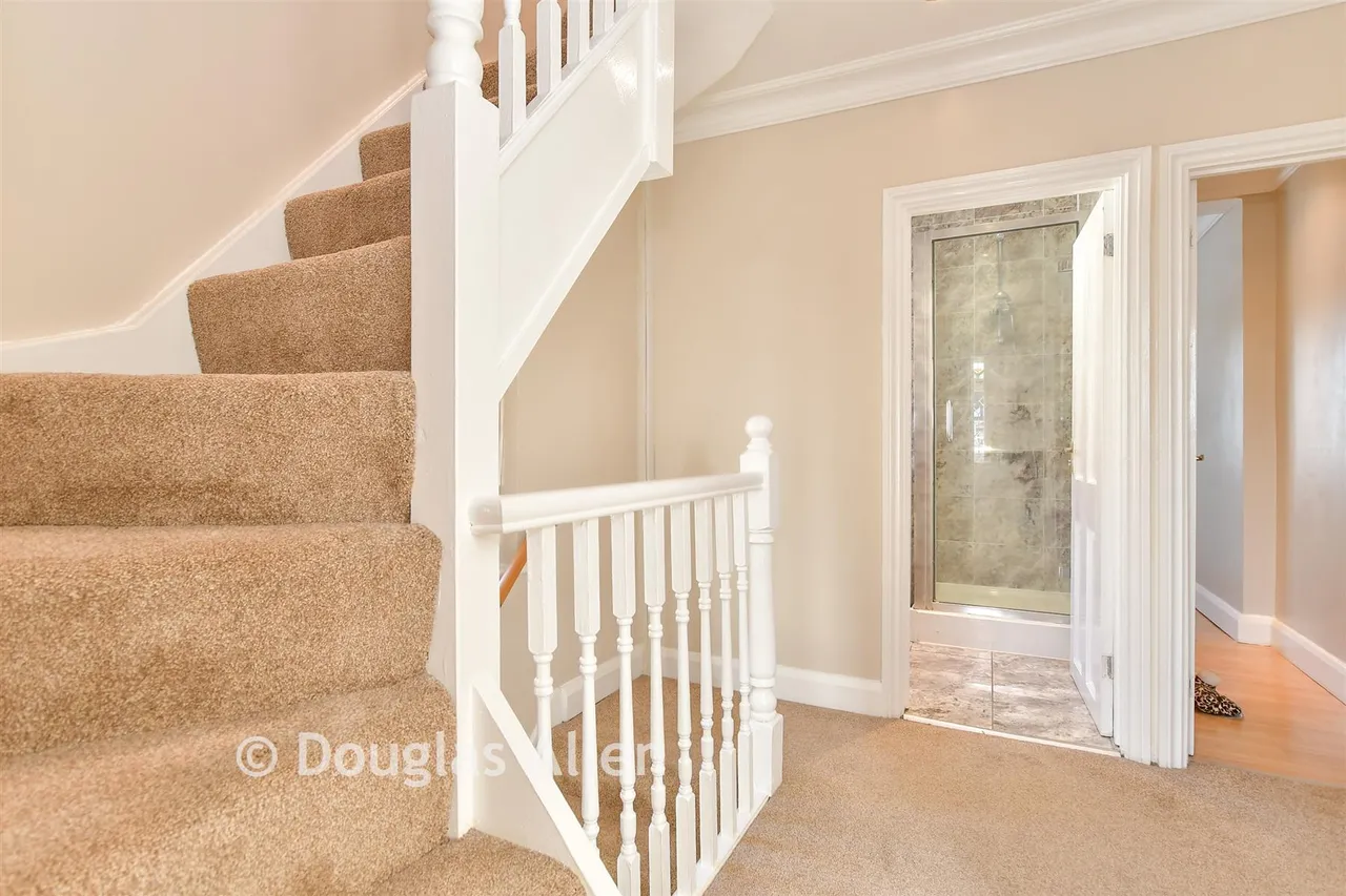 Upper Rainham Road, Hornchurch, RM12, photo 10