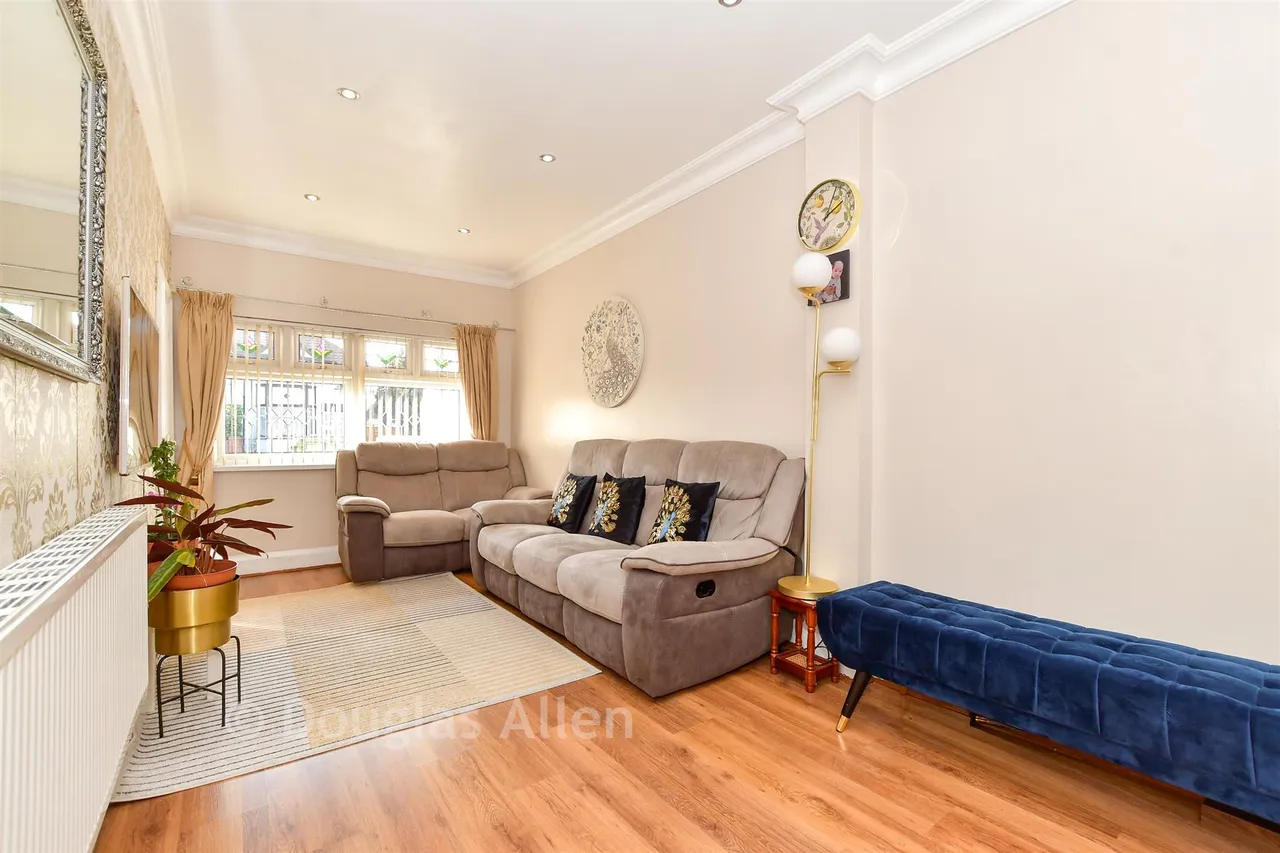 Upper Rainham Road, Hornchurch, RM12, photo 9