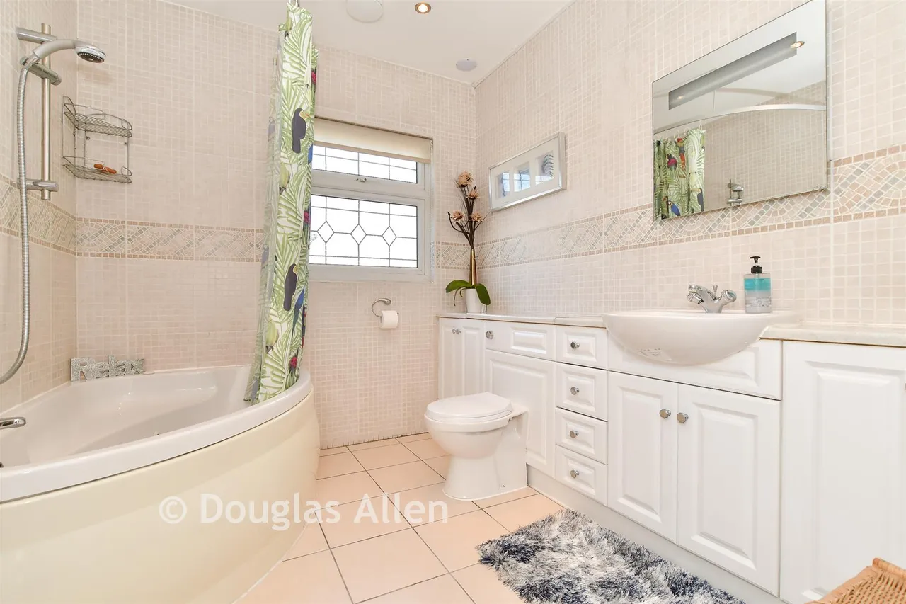 Upper Rainham Road, Hornchurch, RM12, photo 11