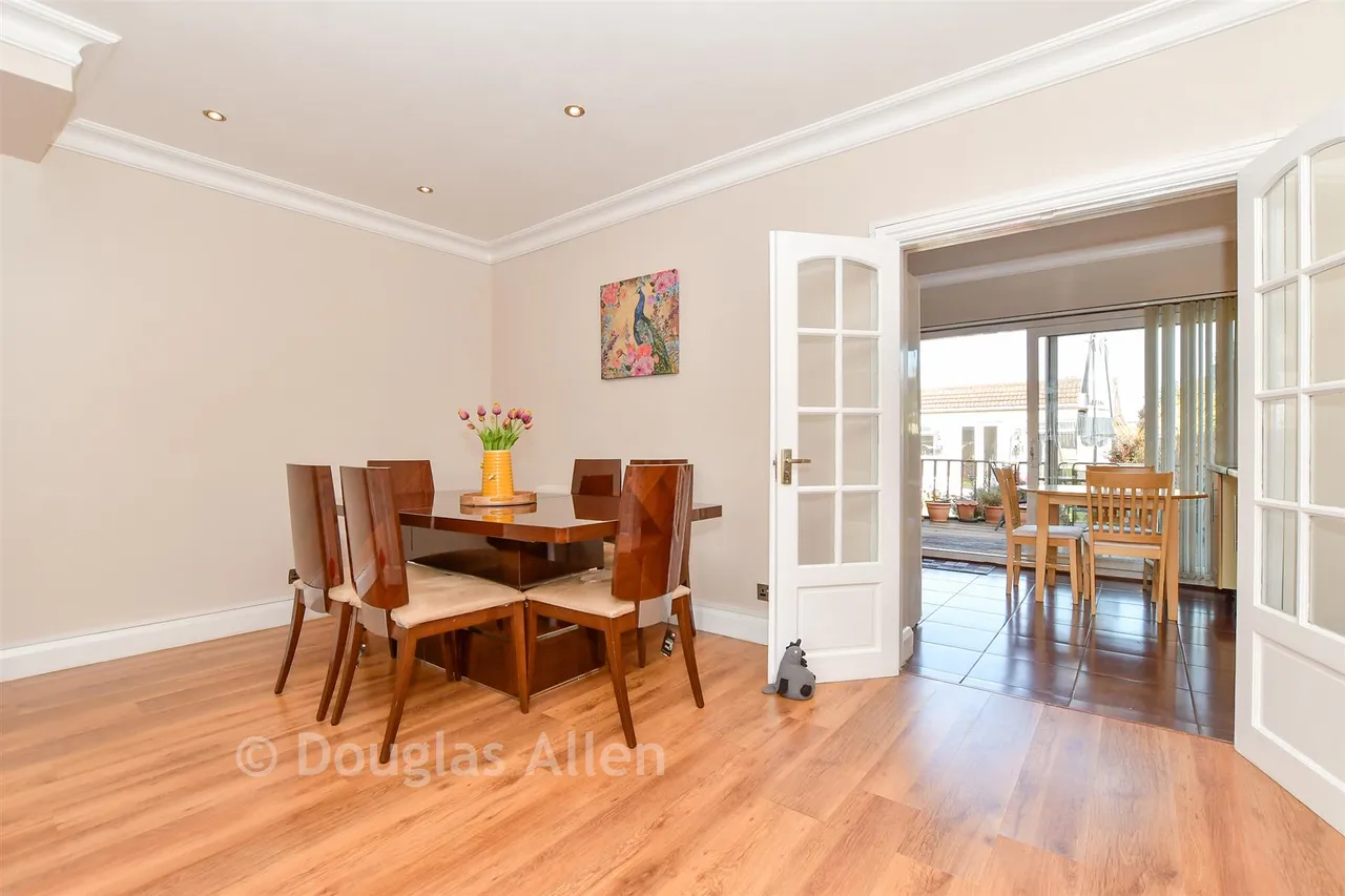 Upper Rainham Road, Hornchurch, RM12, photo 5