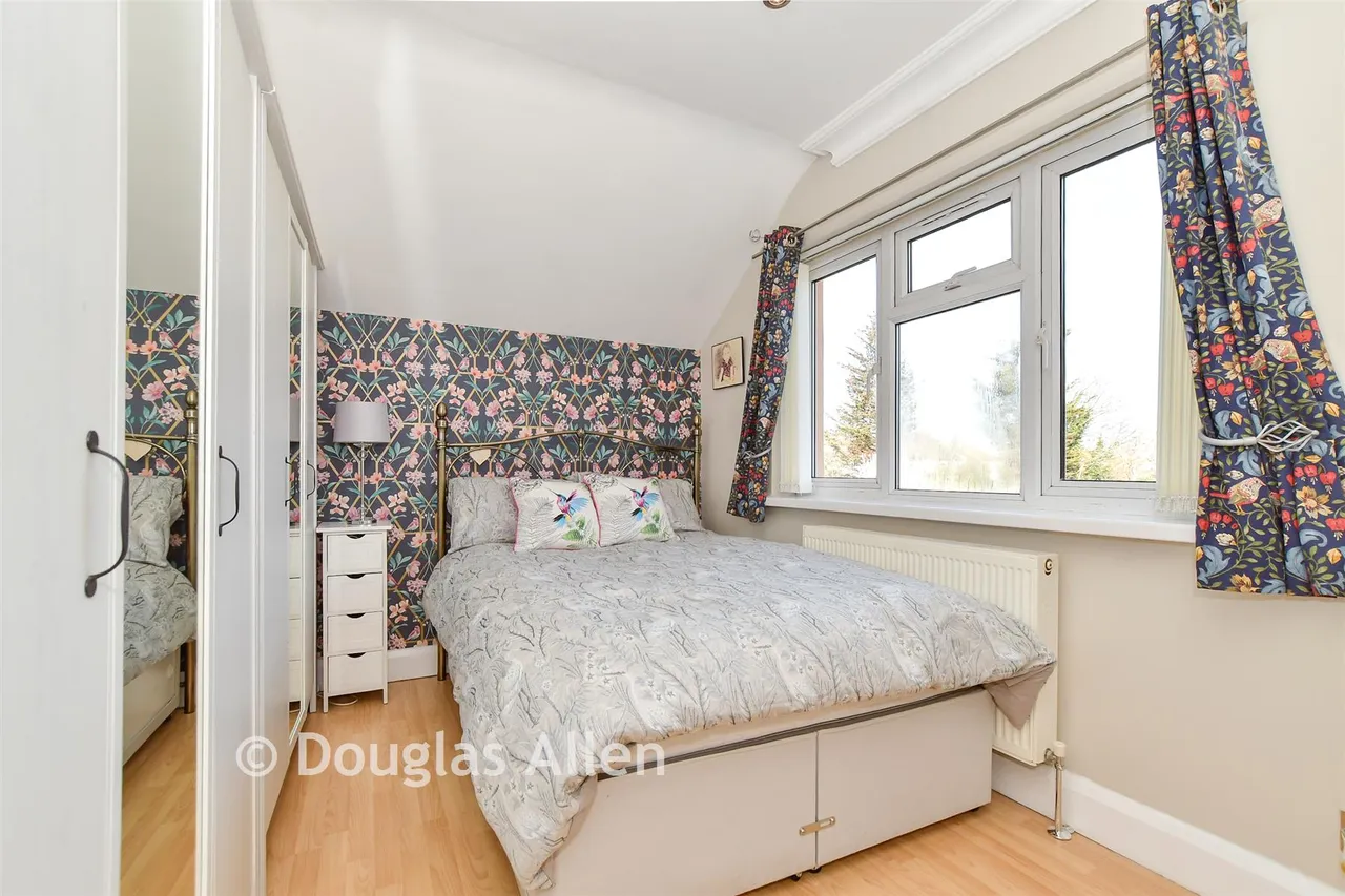 Upper Rainham Road, Hornchurch, RM12, photo 15