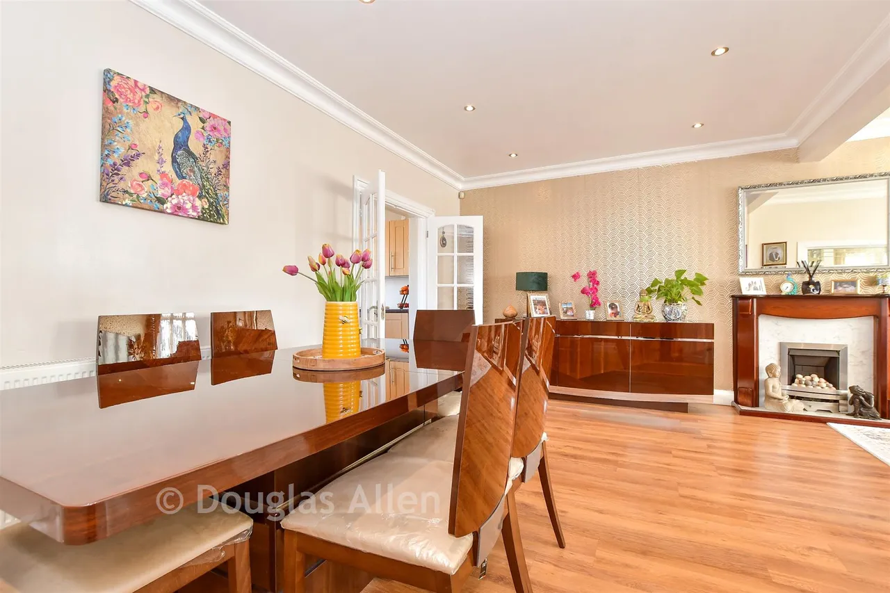 Upper Rainham Road, Hornchurch, RM12, photo 4