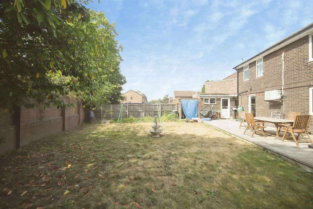 Leycroft Grove, TAUNTON, photo 6
